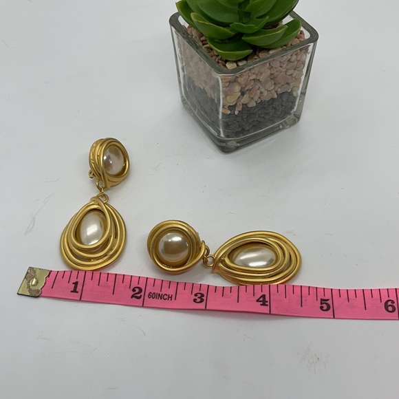 Norma Jean Vintage pearl necklace & earring set - Picture 8 of 10